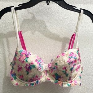 Victoria’s Secret PINK lightly lined Demi bra